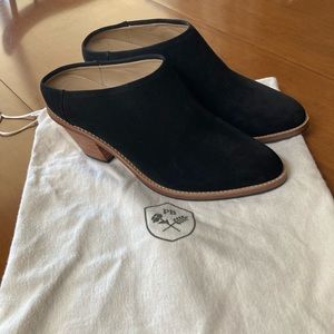 Poppy Barley Black Mules